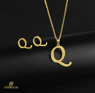 Leerella | Q | Luxe Goudkleur Initialen Ketting & Oorbellen Set - Roestvrij Staal - Letters A t/m Z - Persoonlijke Sieraden voor Elke Gelegenheid Moederdag, Valentijnsdag en Verjaardag Cadeau Ketting 45 cm