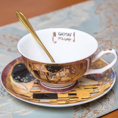 Wereldberoemde Schilder Gustav Klimt Olieverfschilderij De Kus Kunstwerk Koffiemokken Dienblad Set Gratis Lepel Geurige Theekopje Tasse Cafe Taza 220ml white
