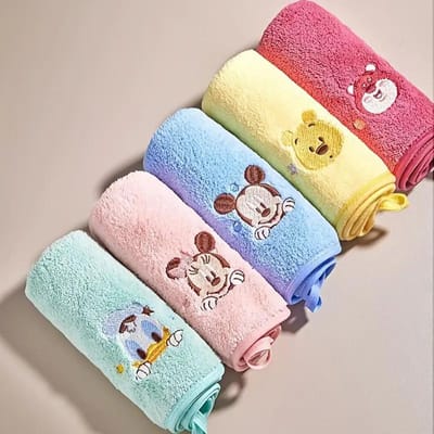 5-delige Disney Vierkante Handdoekenset Geborduurd Koraal Zacht Afwasdoekje en Schuurspons Mickey 5pcs white