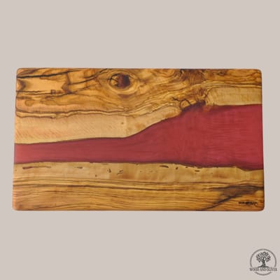 Wood and Olives - Olijfhouten Borrelplank met Epoxy - Koraalroze - Handgemaakt - 23x40 cm