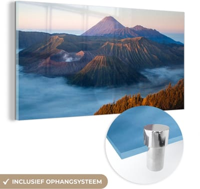 MuchoWow® Glasschilderij 40x20 cm - Schilderij acrylglas - Vulkaan - Natuur - Mist - Foto op glas - Schilderijen