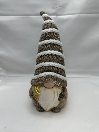 Kerstbeeldje Kerstman + gouden ster - taupe + goud - keramiek - 23 cm hoog x 10 cm x 8 cm – Kerstdecoratie