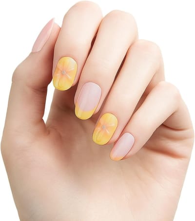 24 Stuks Korte Nepnagels Franse Amandelvorm met 3D Bloemdruk, Geel en Roze, Zelfklevende Nageltips voor Perfecte Manicure