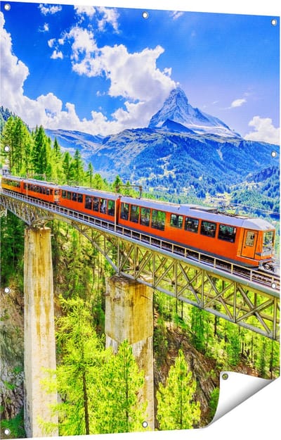 Gards Tuinposter Trein op een Brug bij een Waterval in Zwitserland - 90x120 cm - Tuindoek - Tuindecoratie - Wanddecoratie buiten - Tuinschilderij