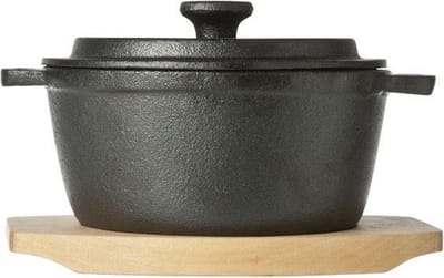 Cosy&Trendy Stoofpotje gietijzer 13,5 cm op houten plankje