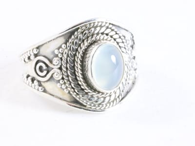 Bewerkte zilveren ring met aqua chalcedoon - maat 16.5