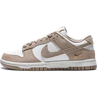 Nike Dunk Low Sail White Metallic Gold Dames Sneakers Tan Linnen IO4244101 40.5 gray