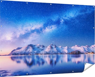 Gards Tuinposter Melkweg bij Besneeuwde Bergen - 180x120 cm - Tuindoek - Tuindecoratie - Wanddecoratie buiten - Tuinschilderij