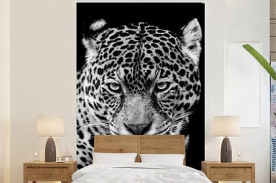 Behang - Fotobehang Luipaard - Dieren - Zwart - Wit - Portret - Breedte 170 cm x hoogte 260 cm