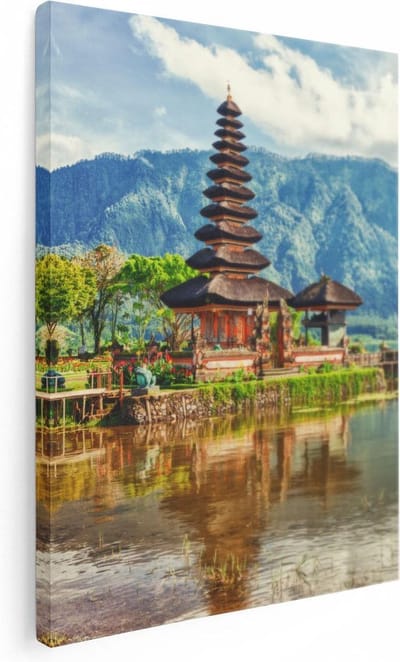Artaza Canvas Schilderij Ulun Danu Bratan - 30x40 cm - Klein - Muurdecoratie Bali - Wanddecoratie Bergen - Kamer Accessoires