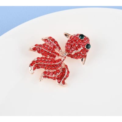 Broche poisson rouge en strass pour femme, idéale pour les fêtes, le bureau ou tout simplement pour offrir white