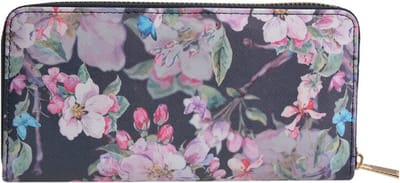 Een bijzondere portemonnee met een mooie afbeelding van allerlei bloemen. De portemonnee heeft een ruime inhoud. Twee grote vakken, diverse vakjes voor pasjes en bonnetjes en een ritsvakje. Voor uzelf of Bestel Een Cadeau.