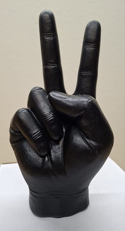 Hand Peace Beelden - 8 kleuren - Zwart - Losse beelden - Polyresin - Polystone - Wonen - Decoratie - Woondecoratie - Merchandise - Mancave