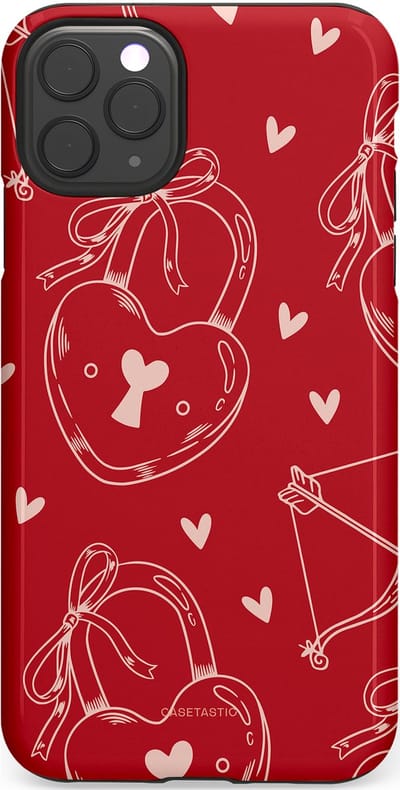 Casetastic Hoesje Geschikt voor Apple iPhone 11 Pro Max - Stijlvolle Beschermende Duo-layer Case - Hartendief - Liefdes Slotjes - Valentijn - Valentine - Love - Rood Wit