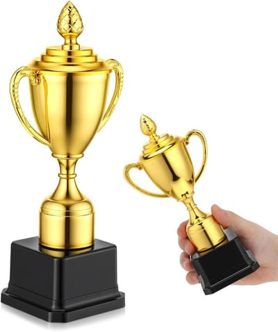 Decoratieve Plastic Trofee - Award Trofee Prijstrofee - Evenementen Prijzen Uitreiken - Gouden Afwerking - 23 cm Hoog - Goud