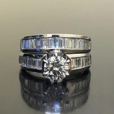 Huitan Prachtige 2-delige set ringen Bruiloftsaccessoires voor vrouwen Kleur Geometrisch Zirkonia Dubbel Stapelbaar Trendy Sieraden 10 gray