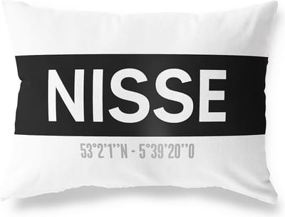 Tuinkussen NISSE - ZEELAND met coördinaten - Buitenkussen - Bootkussen - Weerbestendig - Jouw Plaats - Studio216 - Modern - Zwart-Wit - 50x30cm