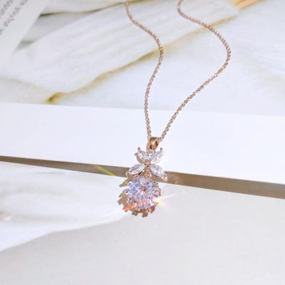 Roségouden ketting voor dames Eenvoudig en niet-vervormd temperament Licht luxe sleutelbeenketting Nieuwe trendy niche hanger white