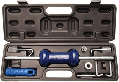 Professionele uitdeukset met een slagtrekker van 2 kg en verschillende adapters voor de meest gangbare carrosseriewerkzaamheden.