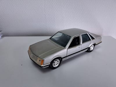 Modelauto Opel Senator silver - Schaal 1:25