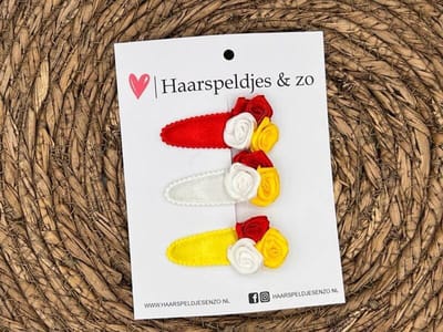 Oeteldonkse roosjes op klikklakspeld - carnaval