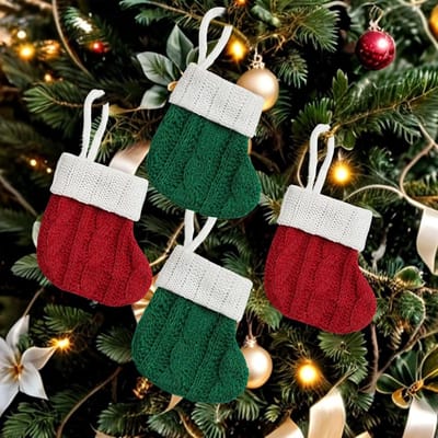 4 Mini Kerstmis Sokken voor Bestek, Rode & Groene Gebreide Kerstsokken voor Versiering, Perfecte Tafeldecoratie voor de Feestdagen