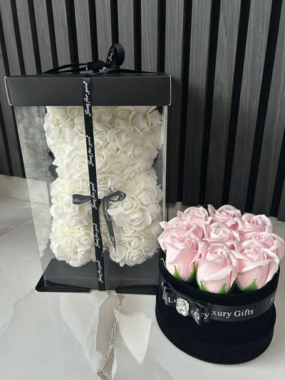 AG Luxurygifts flower box - rozen box - cadeau - velvet - Valentijnsdag - Moederdag - soap roses - liefde - luxe - gift