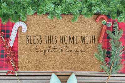 Bless This Home With Light And Love | 60x40 cm | Nieuwe huis cadeau | Ingangsmat | Deurmat met stijl | Verhuizing cadeau | Praktisch & trendy | Perfect voor binnenkomst | Cadeau voor nieuwe woning