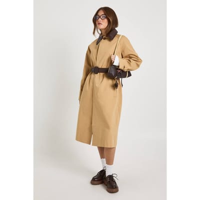 boohoo Dames Trenchcoat met ceintuur en contrasterende namaakleren kraag | Camel | Maat: 8