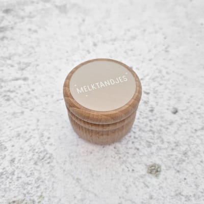 Fien & Feau - Tandendoosje - Hout - Melktandjes - Zand/Nude - opdruk: sticker