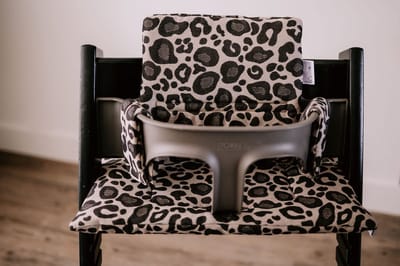 Pure Baby Love - zitkussen en rugkussen voor de Stokke Tripp Trapp stoel - panter zwart