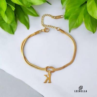 Leerella | K | Stijlvolle Letter Armband van Hoogwaardig RVS in Goudkleur met Initialen – Perfect voor Dames en Heren | Luxe Accessoire met Persoonlijke Touch Moederdag, Valentijnsdag en Verjaardag Cadeau 16+5cm