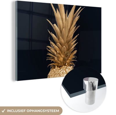 MuchoWow® Glasschilderij 150x100 cm - Schilderij acrylglas - Ananas - Goud - Verf - Zwart - Fruit - Luxe - Foto op glas - Schilderijen
