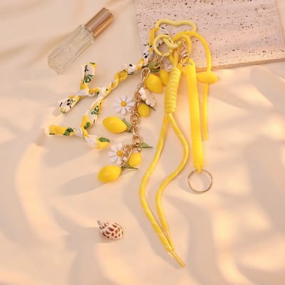 Y2K Tas Bedel Citroen – Gele Bag Charm met Bloemen – Tas Accessoire