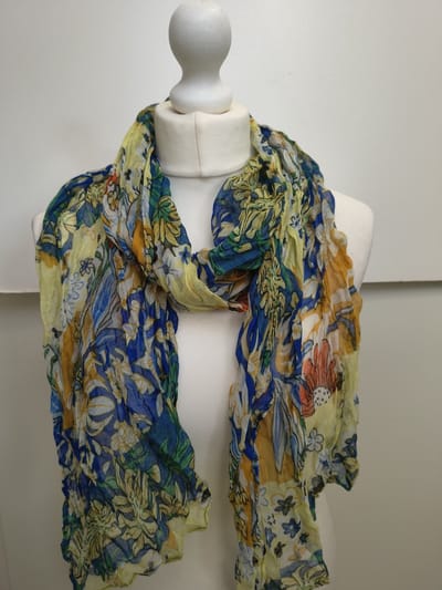 Lange dames sjaal Freeke-gebloemd motief-geel wit zwart oranje blauw rood groen koningsblauw lichtblauw