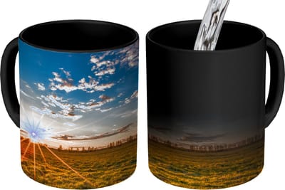 Magische Mok - Foto op Warmte Mokken - Koffiemok - Zonsondergang - Natuur - Wolken - Gras - Magic Mok - Beker - 350 ML - Theemok