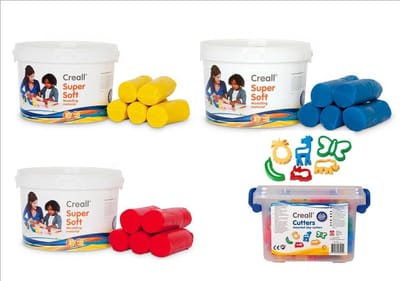 Klei Soft 3 emmers 1750 gr. geel, rood, blauw + kleivormen 28 stuks in box