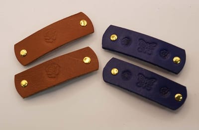 Leren kinder haarclip 2x beige met roos, 2x blauw met vlinder en bloemen - set van 4 kleine haarclips van leer voor kinderen of volwassen die een klein haarclip willen - leuke lederen kinder haaraccessoires - haarklips voor kinderen