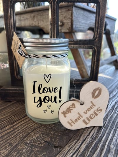 Creaties van Hier - Black & White scented candles I love you met houten hartje – 13,5 cm – vanille