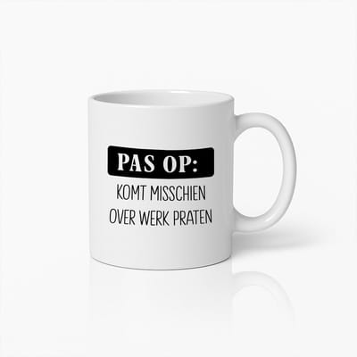Grappige Nederlandse Werkmok – 'Pas Op: Komt Misschien Over Werk Praten' – Uniek Kantoor Koffiebeker Cadeau