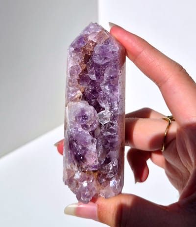ThaleiaDesign - Roze amethist toren - Edelstenen en Mineralen - Kristallen - Edelsteen punt - Spiritualiteit - Woondecoratie - kwarts - cadeau vrouw - moederdag - intuïtie en gevoel - meditatie - yoga - rust - healing