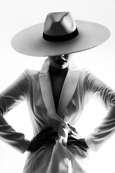 Lady in Style - 90cm x 135cm - Fotokunst op PlexiglasⓇ incl. certificaat & garantie..