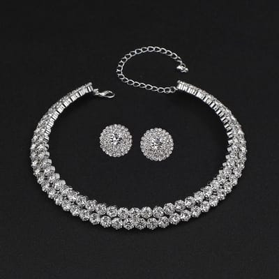 Niche Volledig Diamant Ketting Oorbellen Armband Drie Delig Set Metaal Bloem Holle Kraag Bruidsmeisje Bruid Pak Vrouwen gray