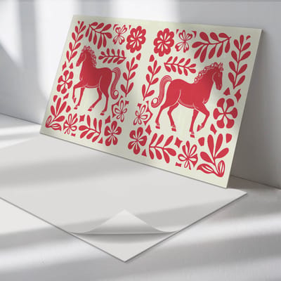 Wallfluent Vinyl Wandpaneel - Gestileerd paard tussen planten Wandpaneel PVC - 100 cm x 50 cm - Rood Vinyl Wandpaneel - Set van 1 - Rechthoekig Wandbekleding Vinyl - Dieren Wandpaneel - Zelfklevend Wandpaneel - Wandpaneel Keuken en Badkamer