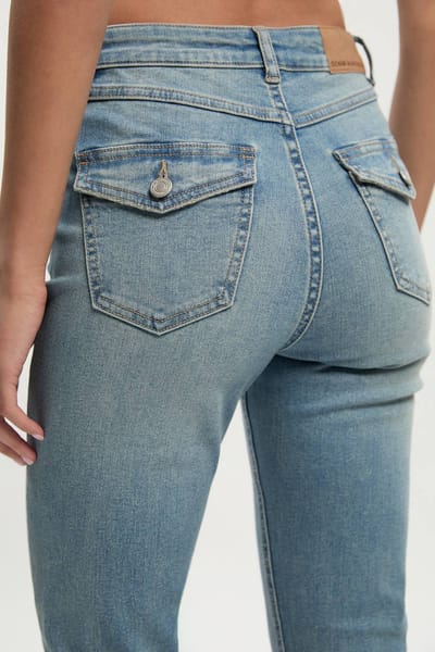 boohoo Dames Mid Waist Y2K Bootcut Jean | Vintage Wash | Maat: 16