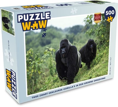Puzzel Twee zwart gekleurde Gorilla's in een groene omgeving - Legpuzzel - Puzzel 500 stukjes