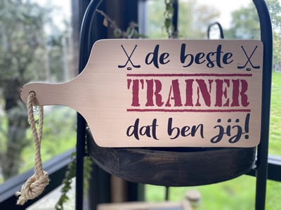 Creaties van Hier - serveerplankje - trainer hockey - 35 cm - hout