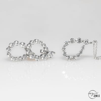 OZ Jewels Zilveren Ketting- en Oorbellen set met Druppelvormige Zirkonium Design - Accessoires - Liefdessieraden - Love Ketting en Oorbellen - Dames - Valentijnsdag - Cadeau - Moederdag - Sieraden Dames - In mooie geschenkverpakking