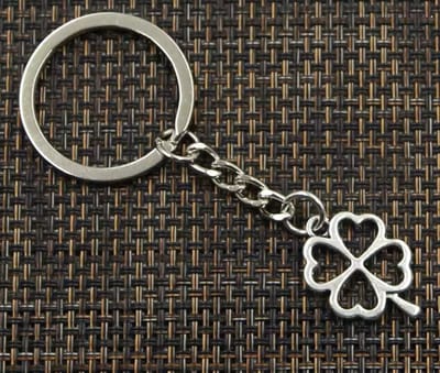 New Age Devi - Zilverkleurige Sleutelhanger - Klavertje Vier - Gelukshanger - Geluksklaver - Zilver