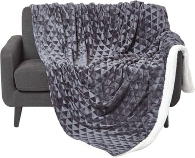 Homescapes Cosy Velvet Triangle Deken - Sherpa Deken Donkergrijs 130 x 160 cm